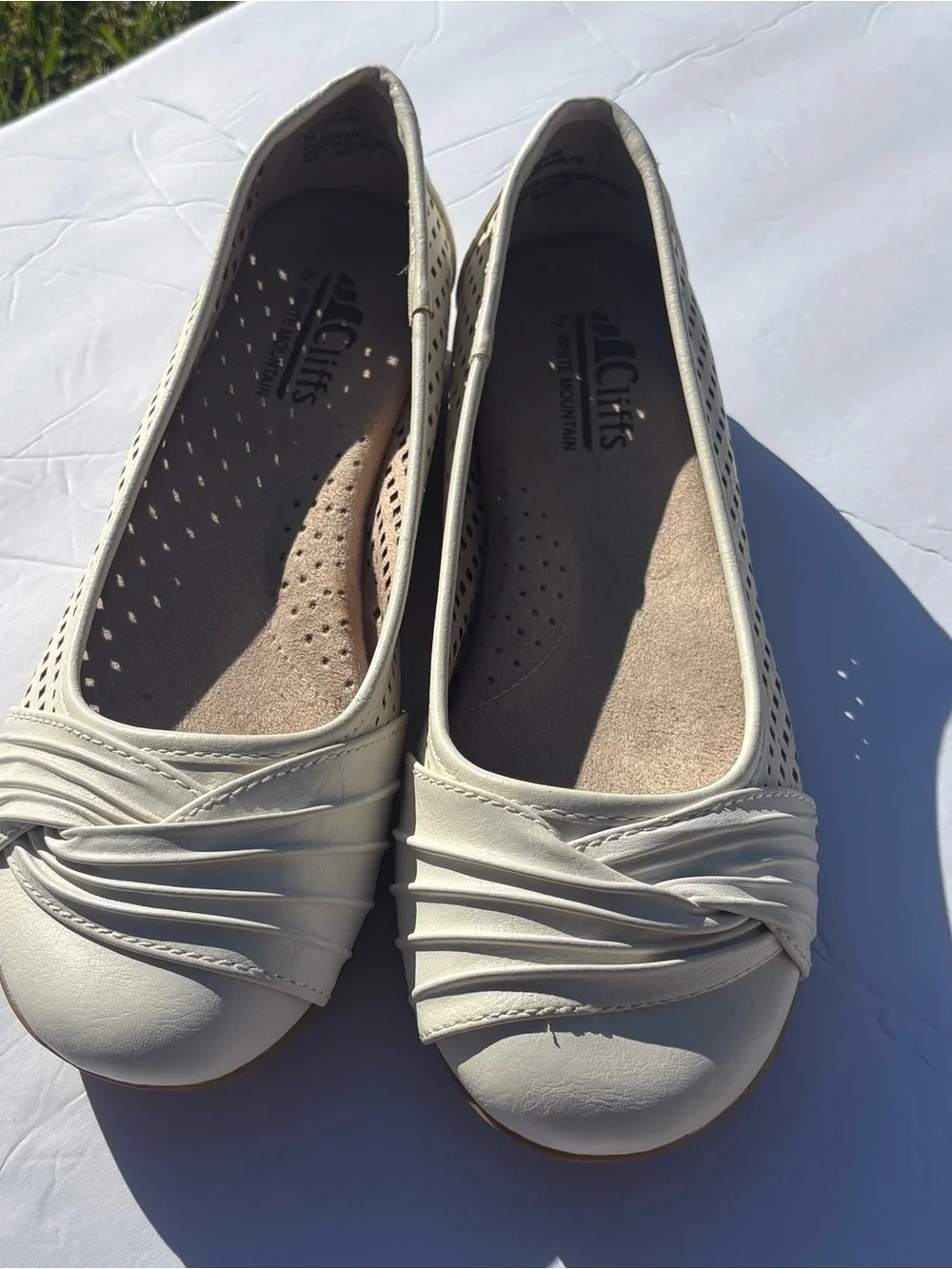Cliffs by WHITE MOUNTAIN Cream Twisted-Detail Perforated Ballet Flats